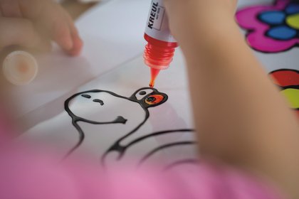 Kids window color artwork made with MUCKI Small Wildlife kit