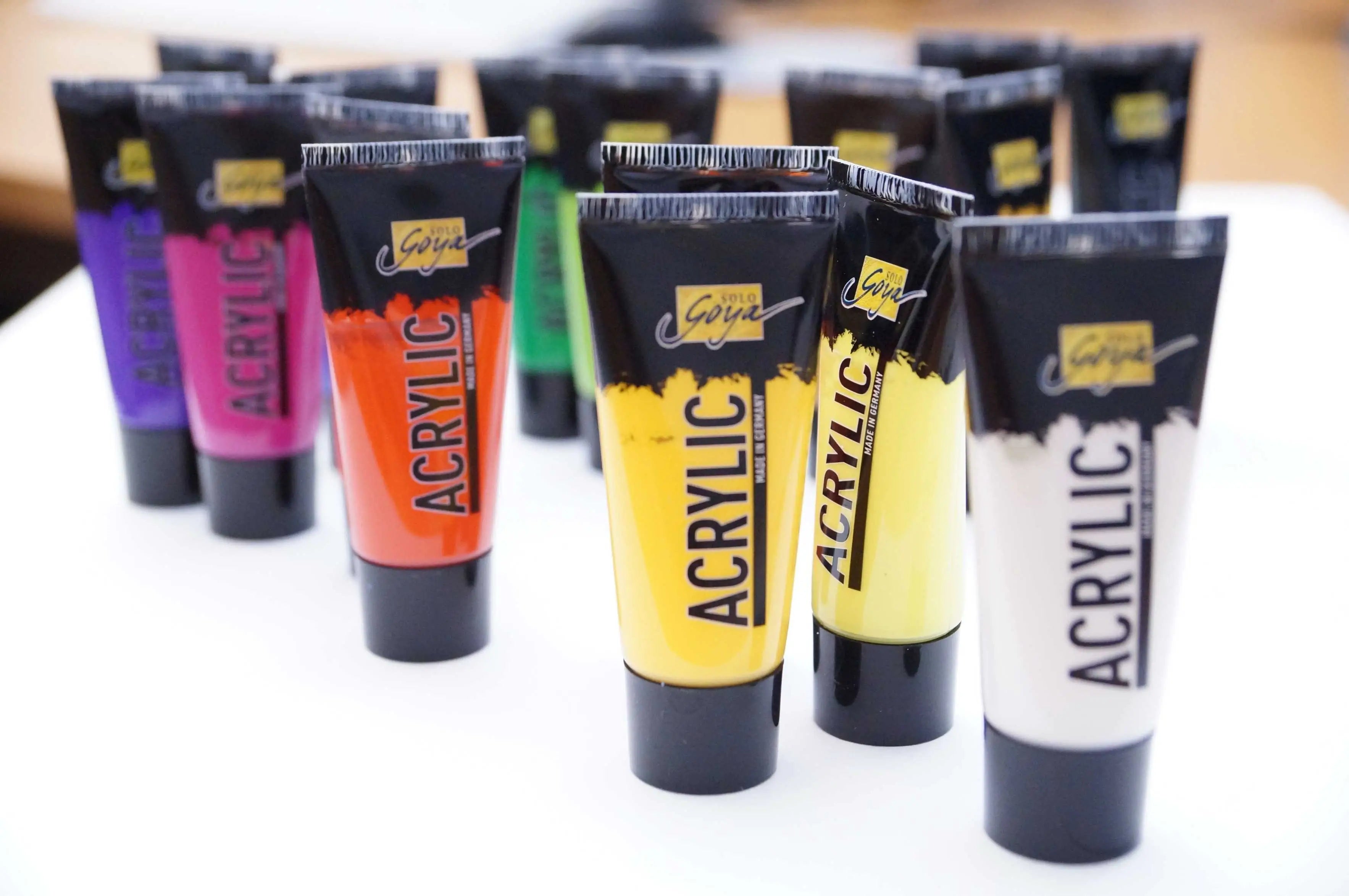SOLO GOYA acrylic paint set 32 x 20 ml tubes by KREUL
