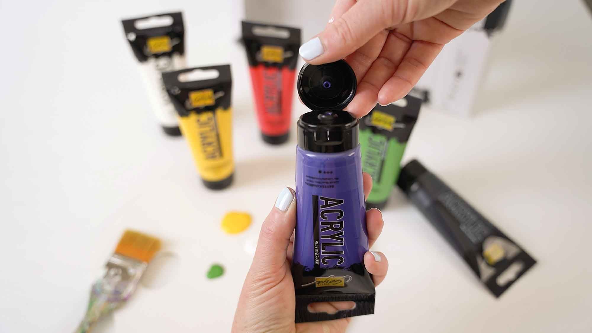 Artist opening SOLO GOYA acrylic paint tube with flip cap