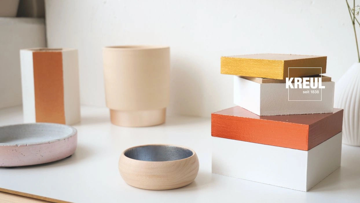 Decorative objects painted with KREUL acrylic metallic paints in gold and rose gold