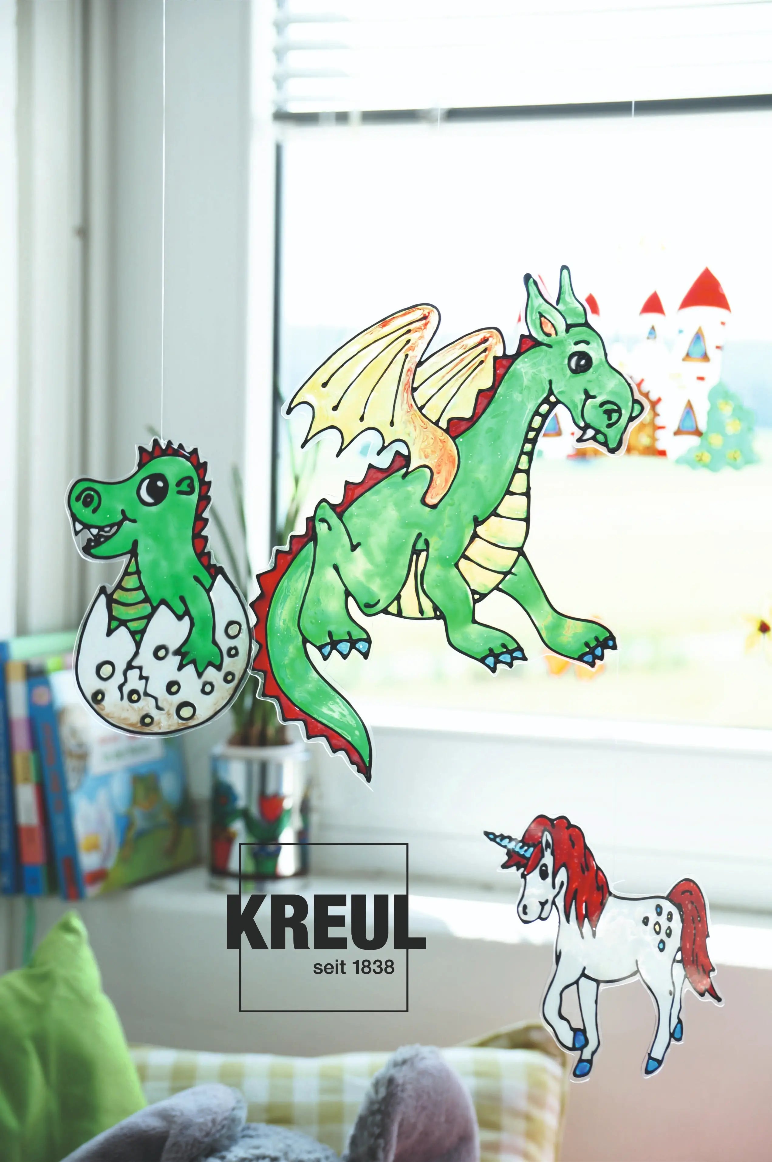 Castle and dragon window decorations made with KREUL Window Color paints