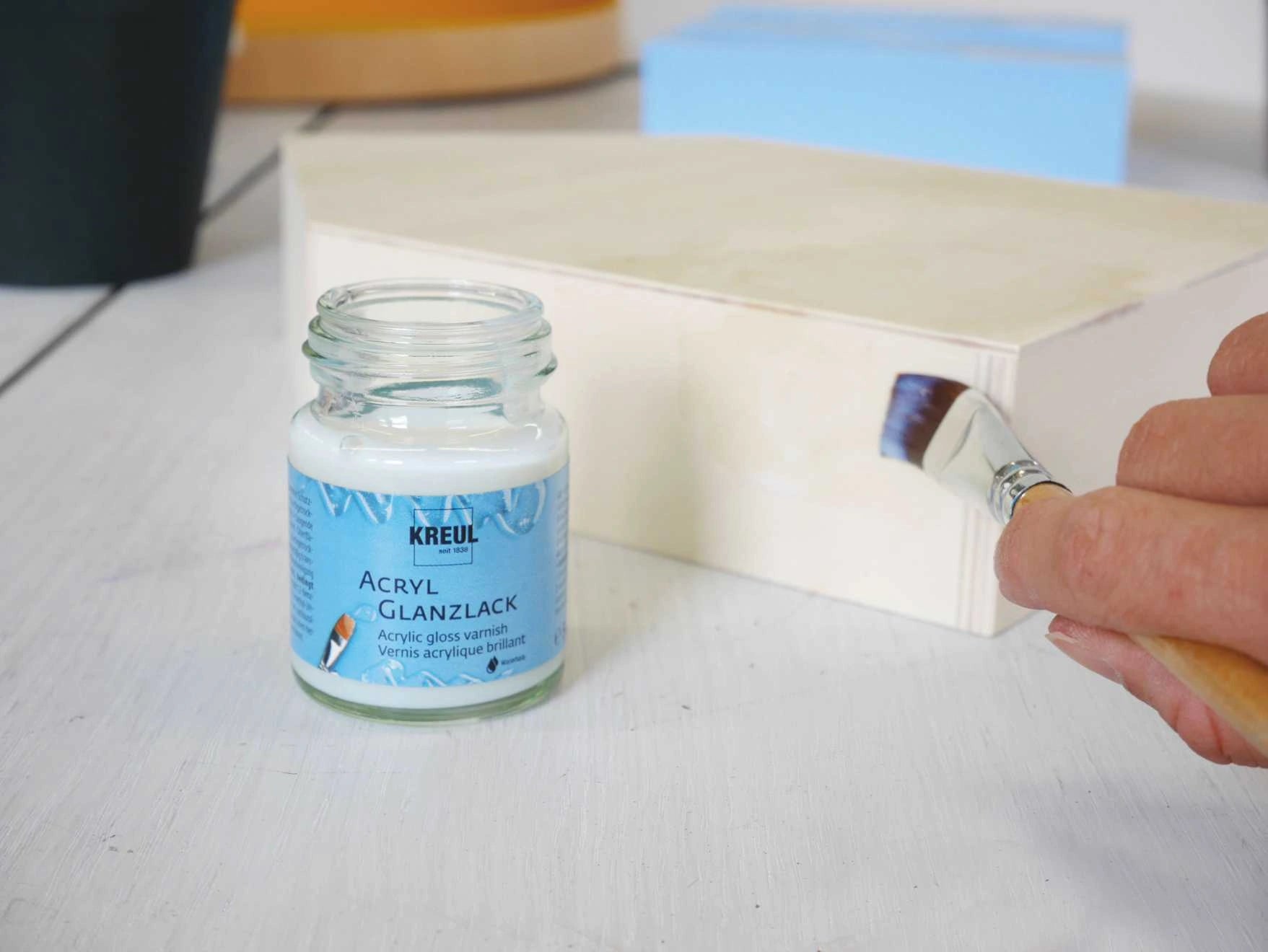Using KREUL Acrylic Gloss Varnish water-based 50 ml