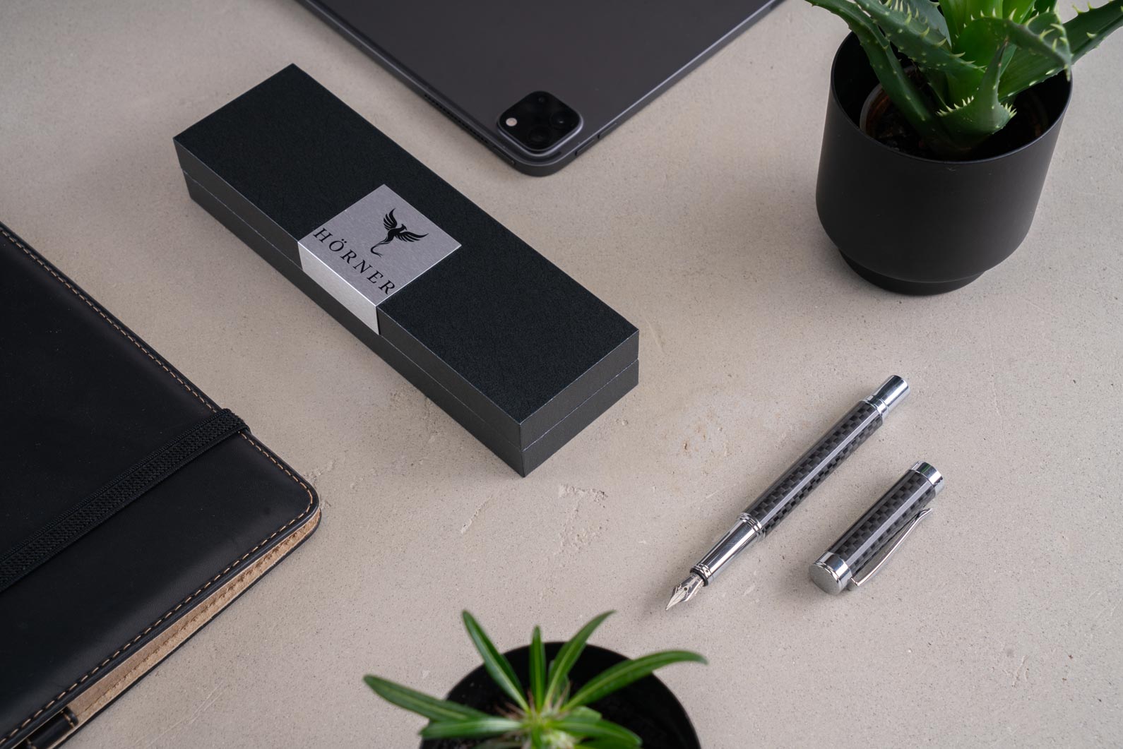 Horner | One | Fountain Pen | Carbon Horner