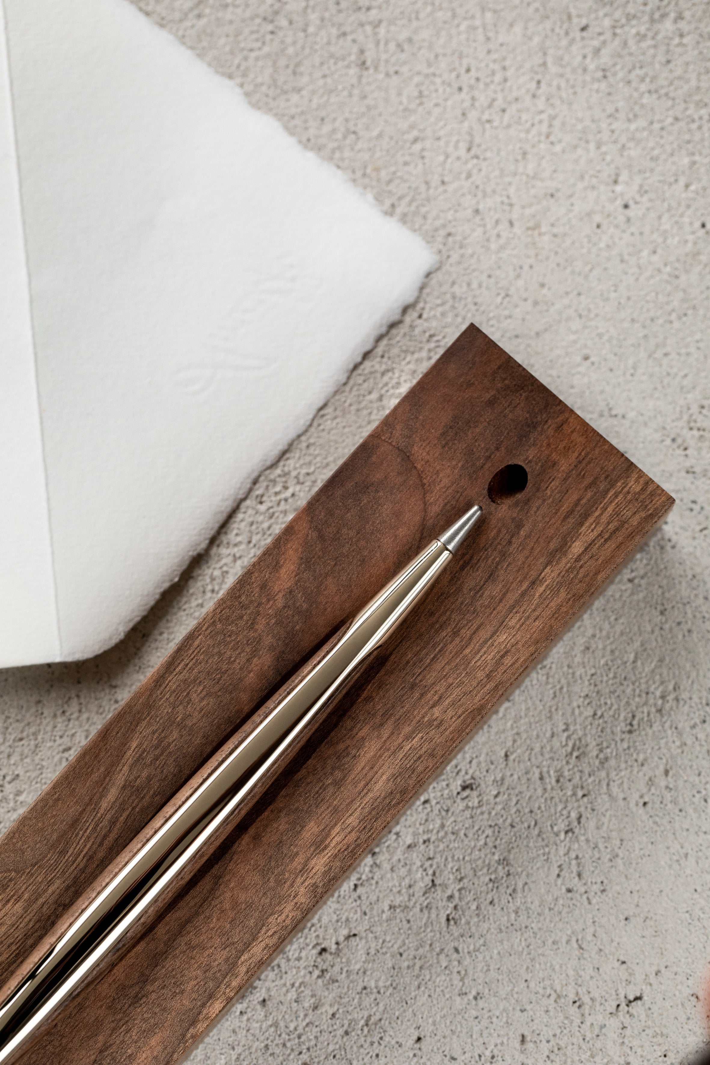 Pininfarina | Cambiano | Pale Gold | Classic Ethergraf metal alloy tip | Solid Wood Desk Stand Pininfarina