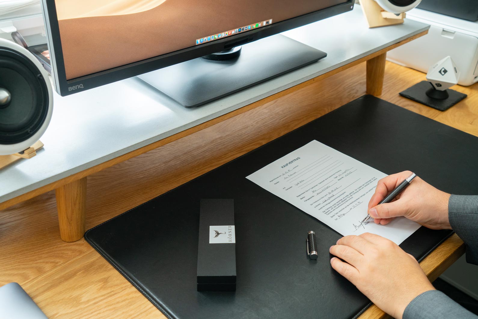 Horner | One | Fountain Pen | Carbon Horner