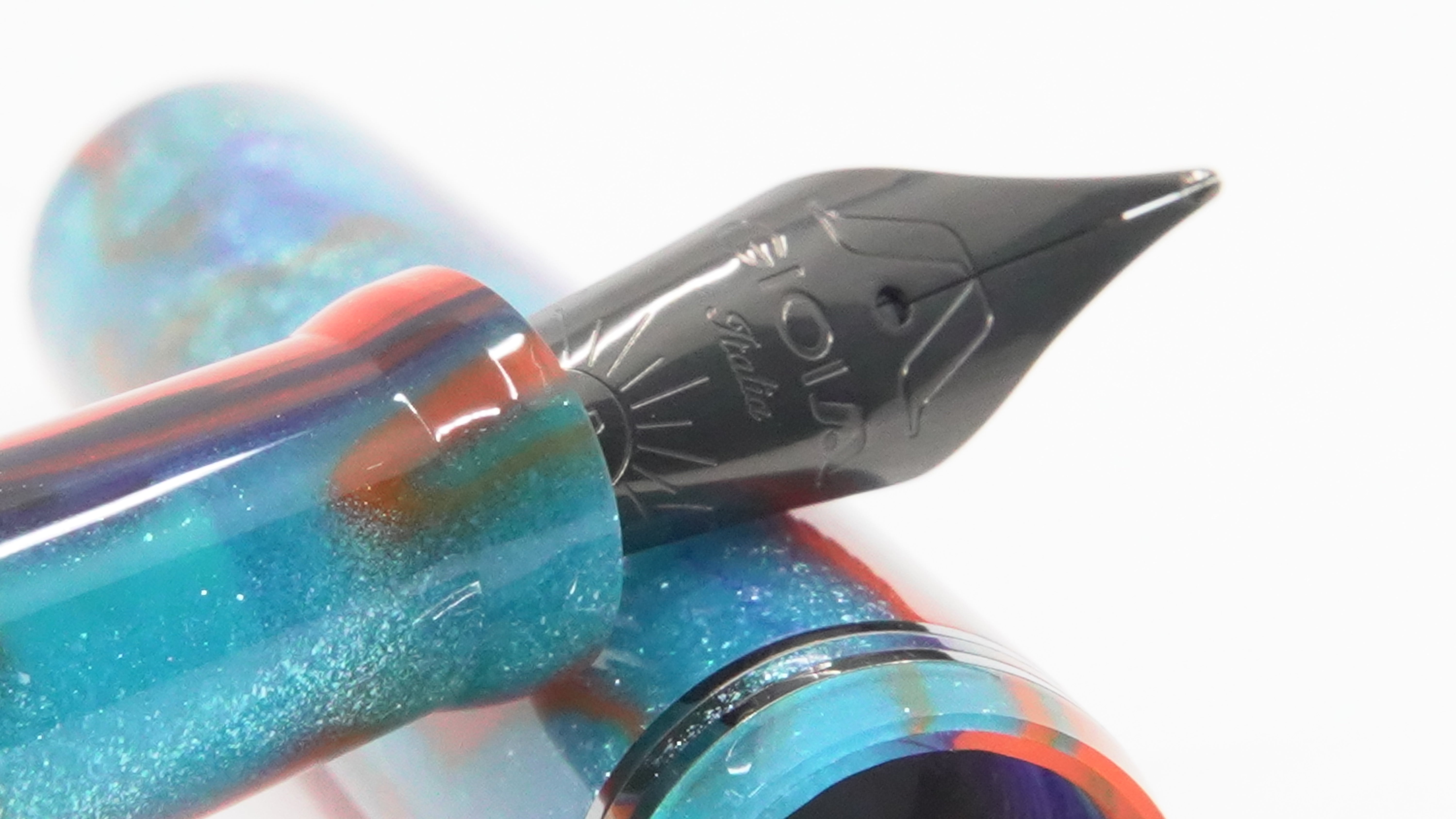 Gioia | Metis Fountain Pen | Iride Black | Medium Nib Gioia