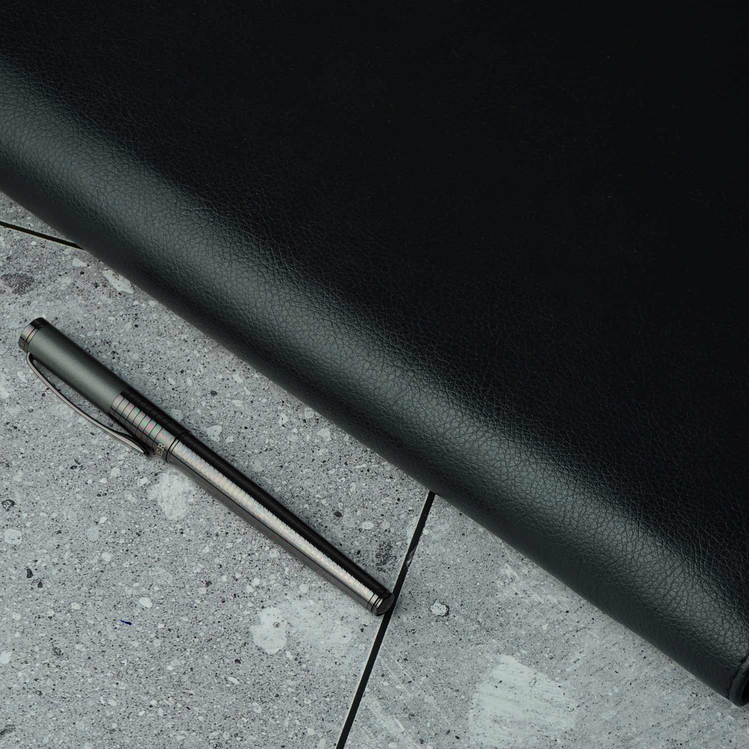 Horner | Fortress | Rollerball Pen | Gunmetal Horner