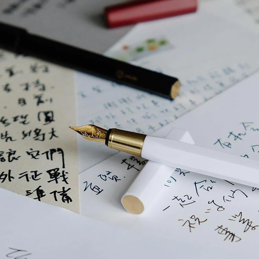 Ystudio | Fountain Pen | Resin Series | Acrylic Brass Black | Medium Nib YSTUDIO